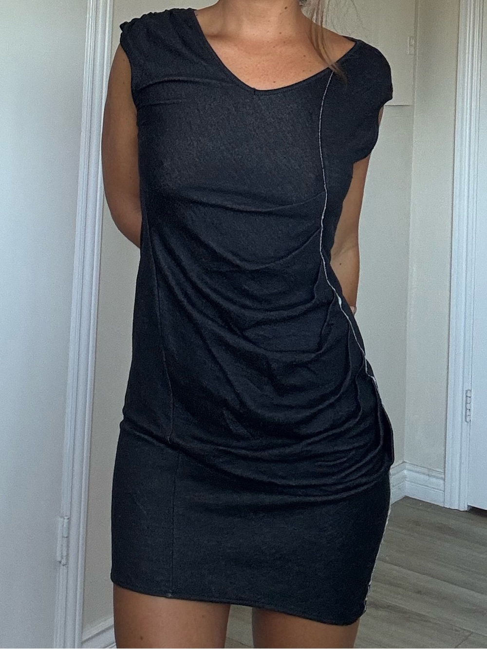 fLuXuS Black Ruched Cap-Sleeve Women's Dress